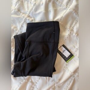 Gap New with tags. 7/8 compression leggings